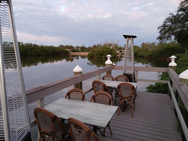 Farlow's On The Water