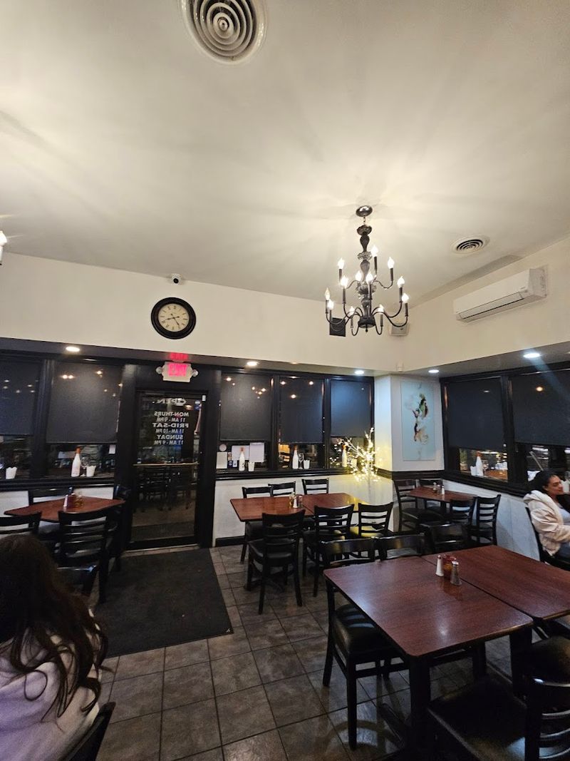 Cozy Dining And Quiet Conversations