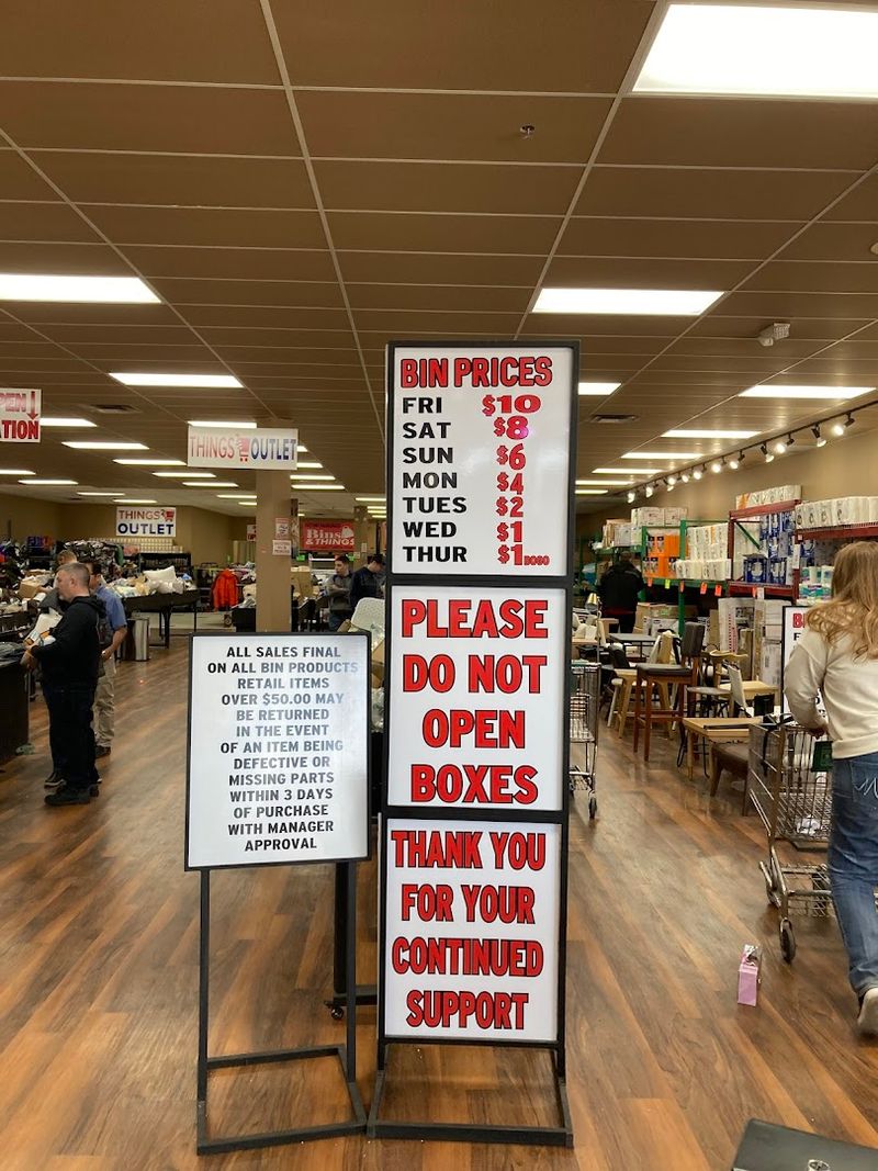 An Ohio outlet where prices are so low he thinks it's a mistake - decoration cue Inferior price system