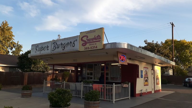 Sno-White Drive In, Modesto/Riverbank