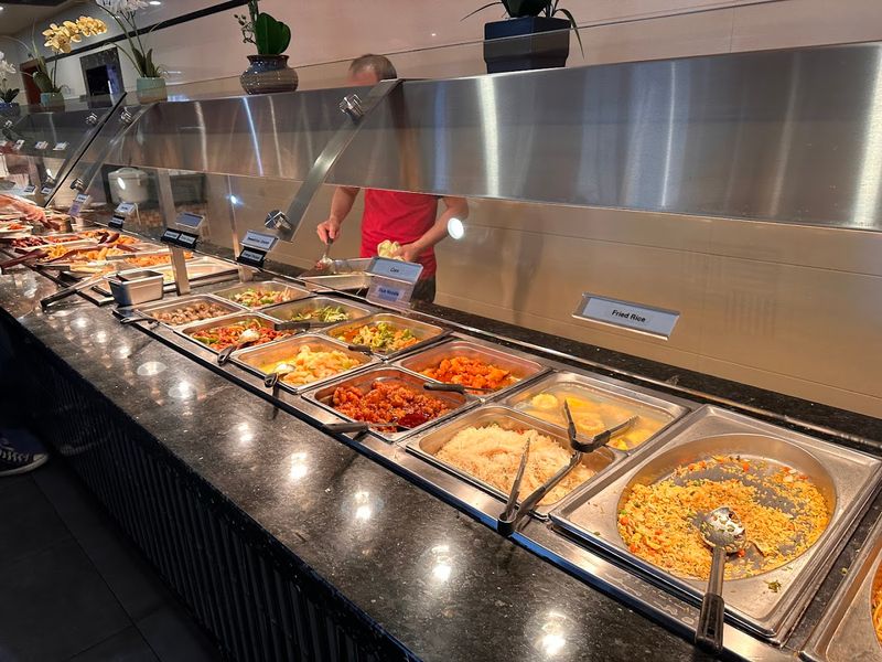 Seafood Variety Keeps The Experience Feeling Bigger Than A Single Specialty