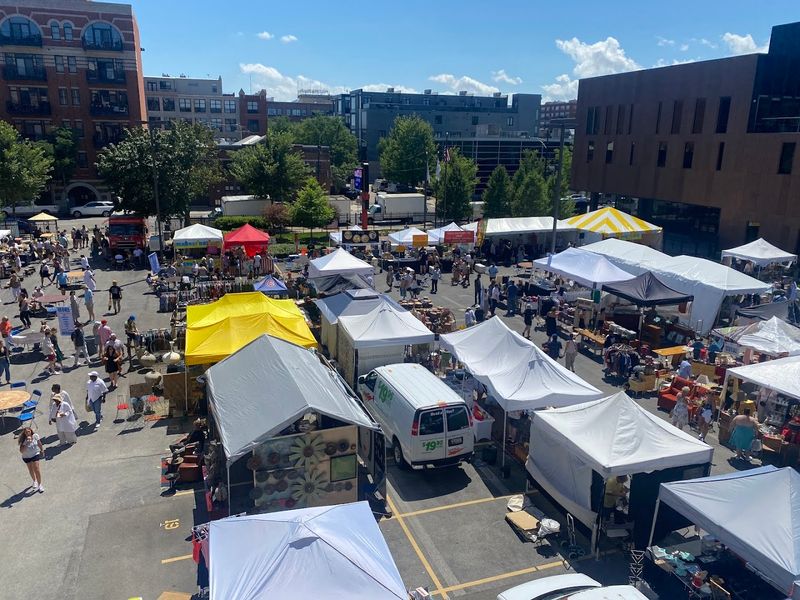 These Illinois Flea Markets Are Full Of Hidden Treasures Waiting To Be Found - Decor Hint Randolph Street Market