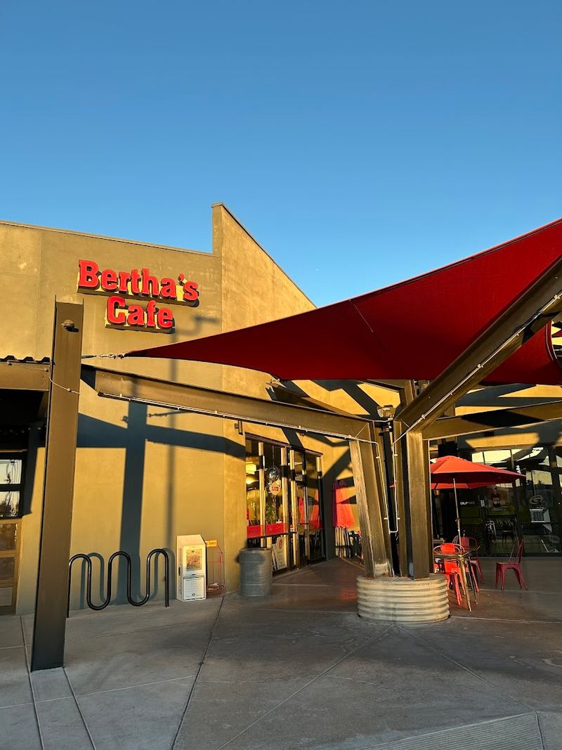 This Maryland Soul Food Spot Is One Locals Prefer To Keep To Themselves - Decor Hint Cornbread That Pairs With Everything On The Menu