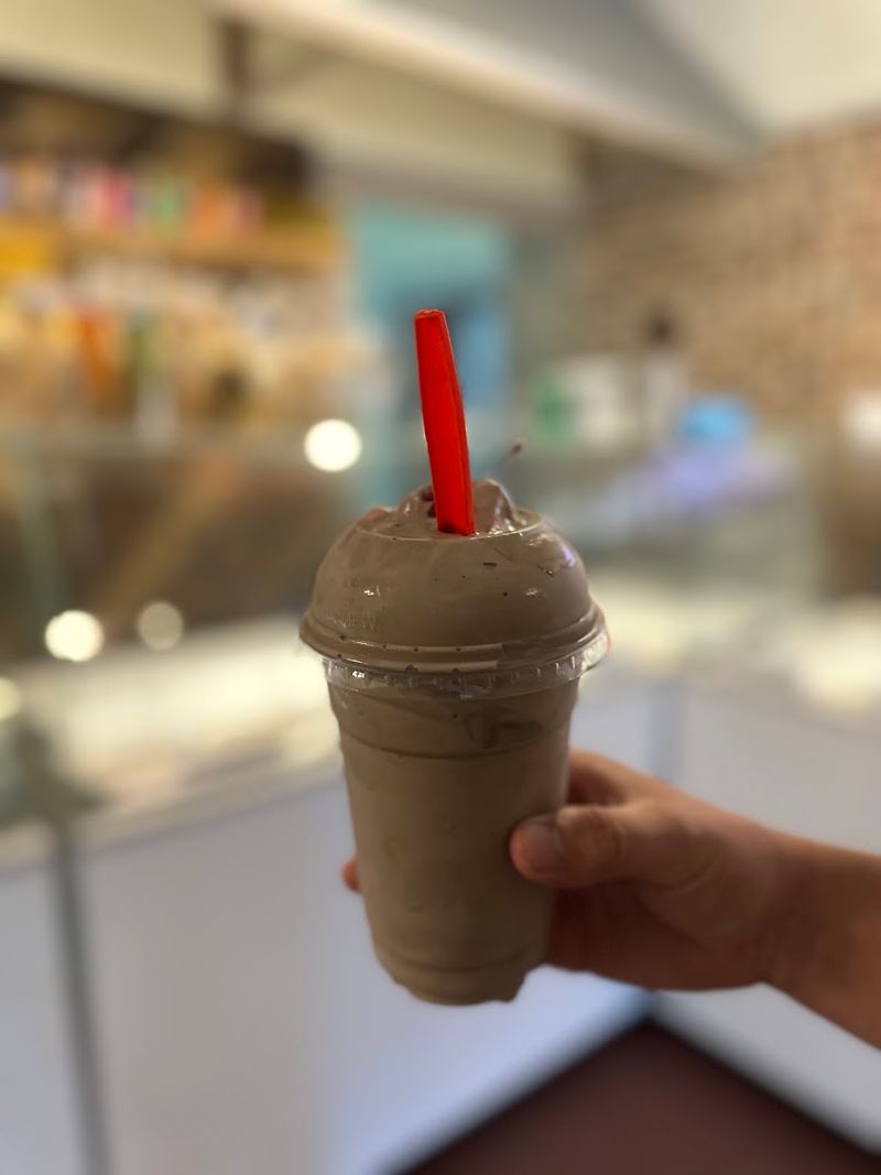 A Vault-Themed Shop In Small-Town Florida Now Serves Some Of The Sweetest Treats Around - Decor Hint Frozen Favorites That Go Beyond A Simple Scoop