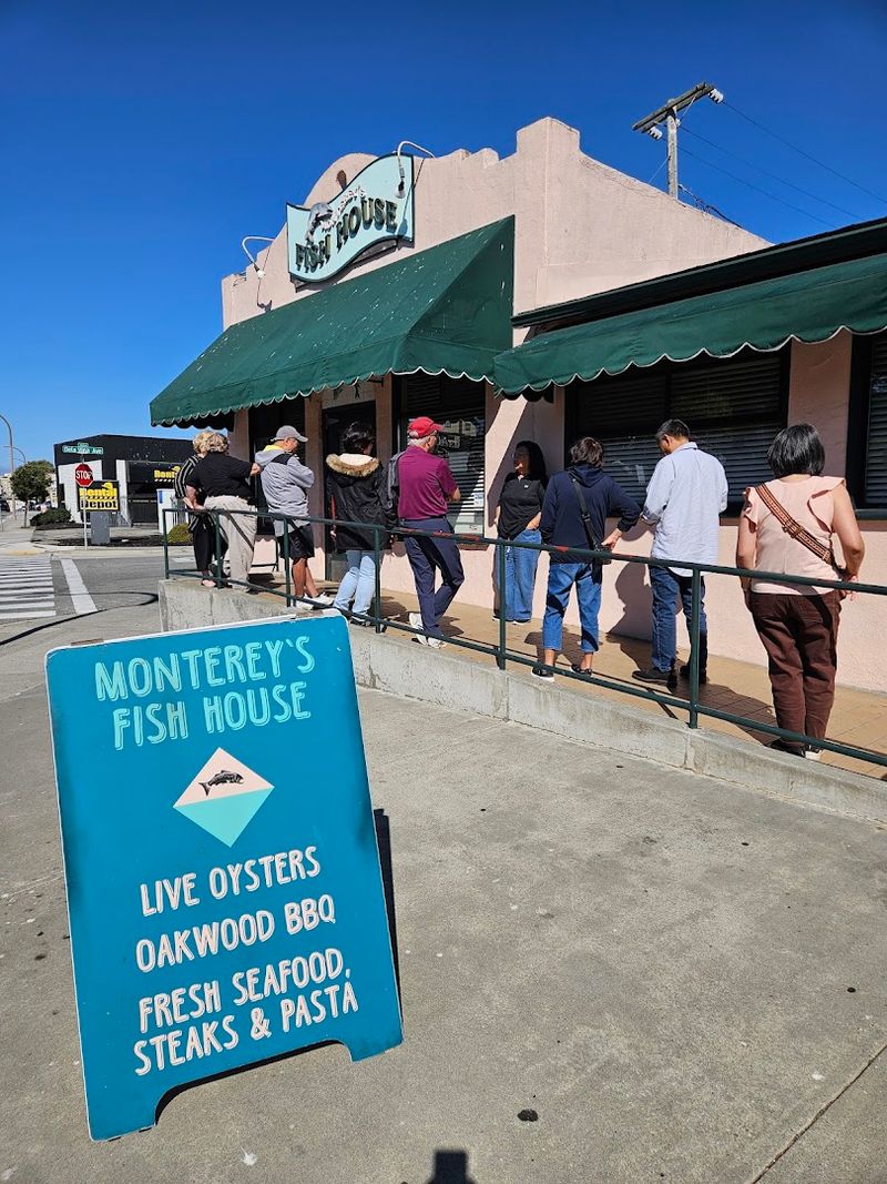The Unassuming Seafood Restaurant In California With Incredibly Delicious Clam Chowder - Decor Hint Reservations Make A Real Difference Here