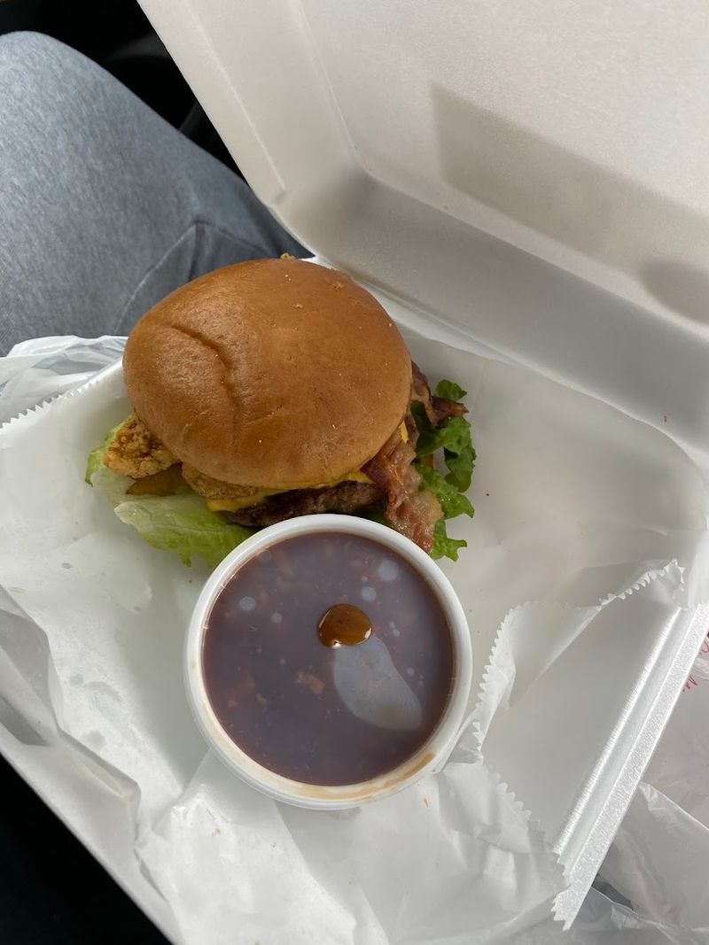 This Arkansas Food Truck Has People Leaving The Highway Just To Track It Down - Decor Hint The Burger That Stops Conversations