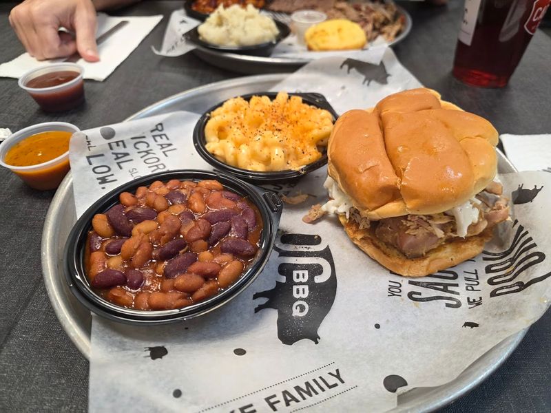 Old Carolina Barbecue Company, Massillon