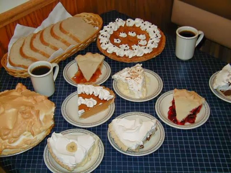 Carriage Crossing Restaurant And Bakery