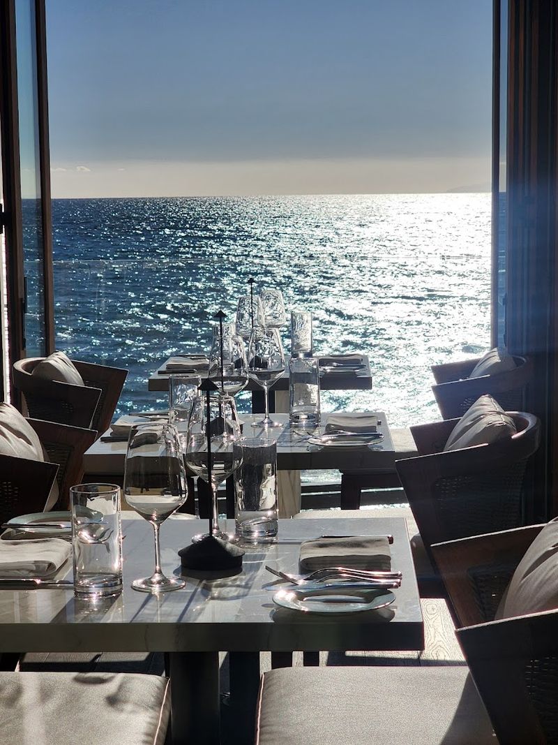 These Southern California Beachfront Restaurants Make The View Part Of The Meal In Spring - Decor Hint Splashes Restaurant, Laguna Beach