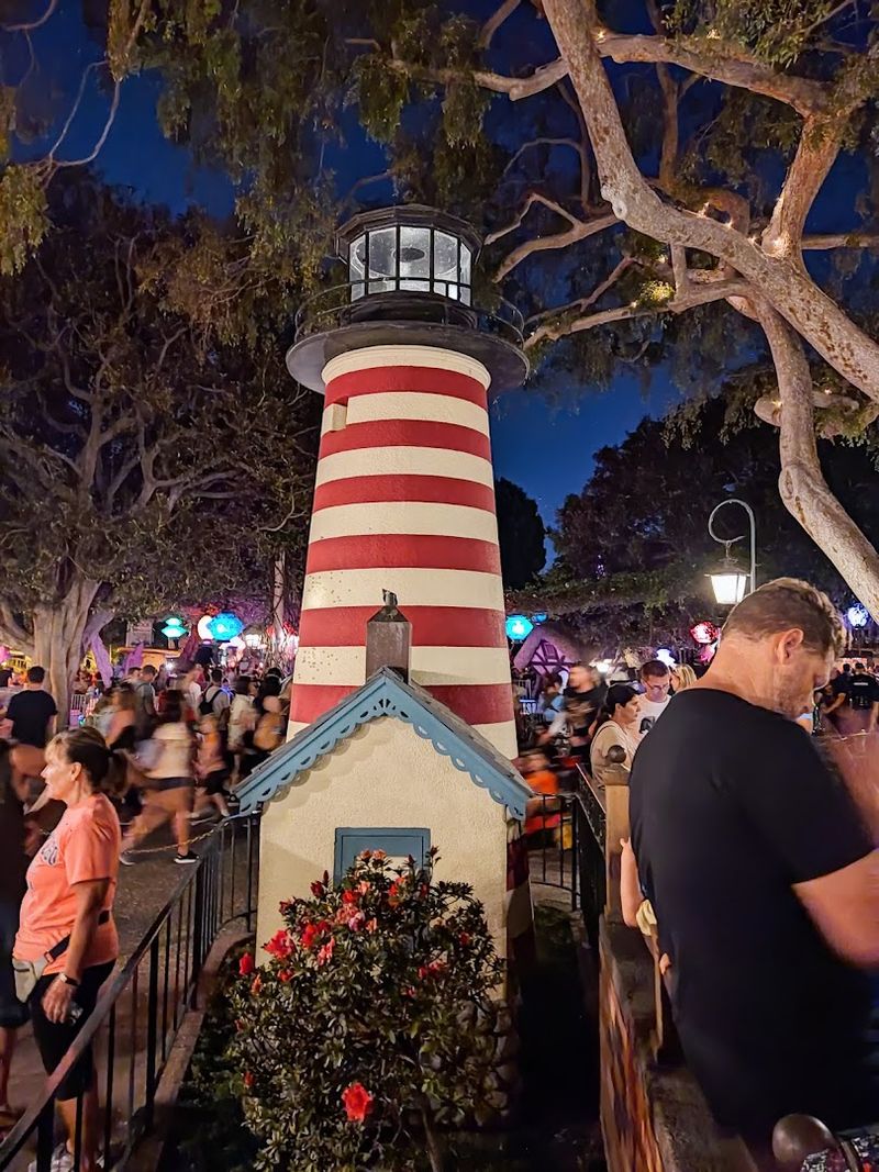 A Live Cast Member Narrates the Entire Journey