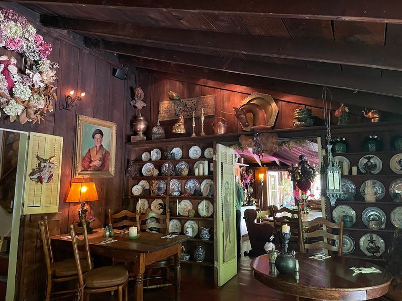 Gifts, Art Prints, And Souvenirs Worth Browsing