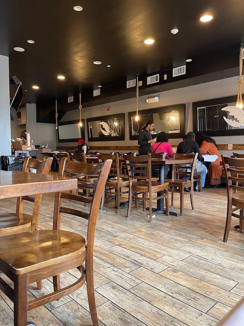 12 Massachusetts Catfish Restaurants You'll Travel Miles For - Decor Hint Shaking Crab