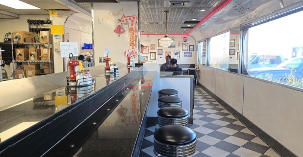 The California Mojave Desert Has A Pie Stop Tradition That Truck Drivers Have Known About For Decades - Decor Hint