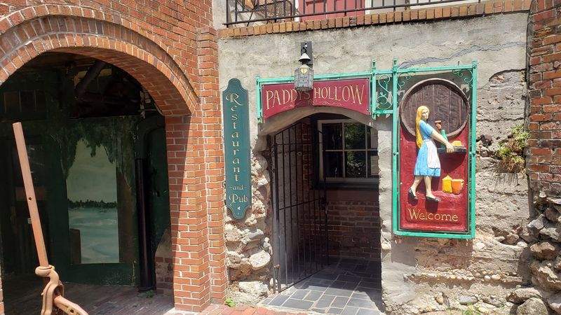 Paddy's Hollow Restaurant And Pub