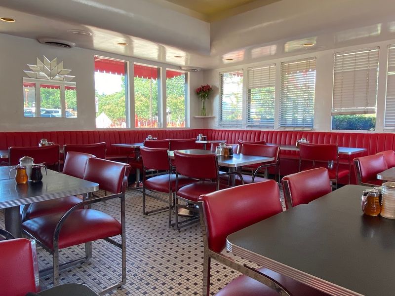 A Diner That Looks Like A Time Machine