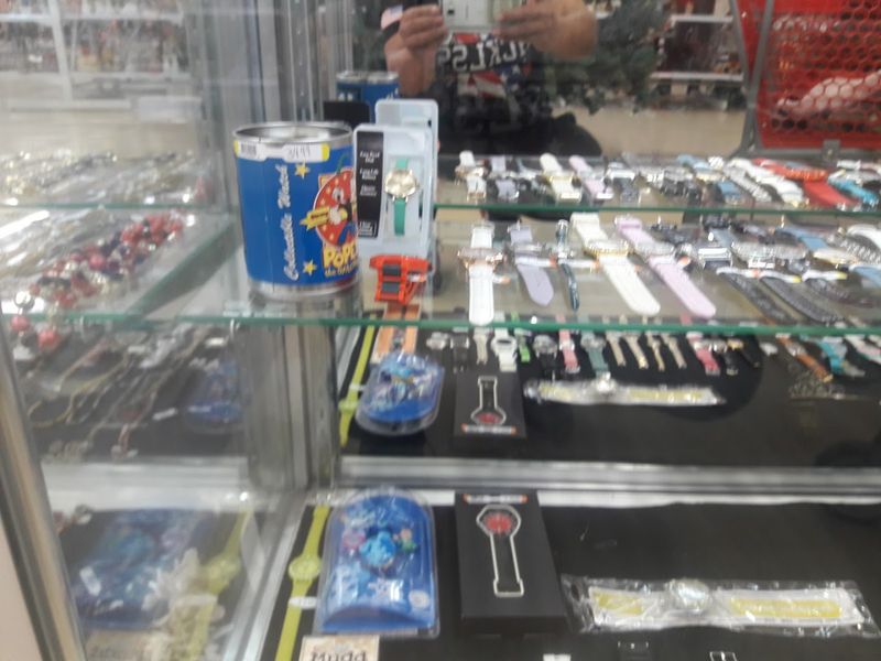 This Arcadia, California Thrift Store Adds Up To 10,000 New Items Daily And It's A Thrifter's Dream - Decor Hint Grab Bags And Curated Bundles Add A Fun Twist To The Hunt