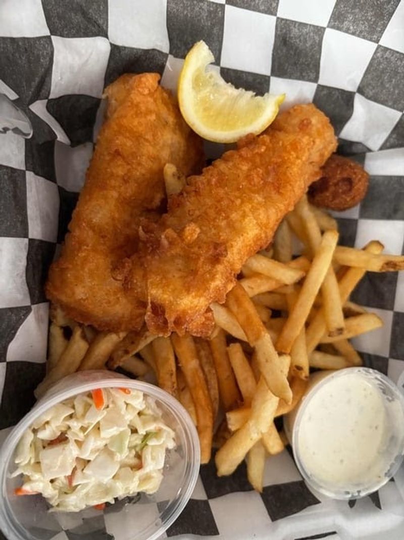 8 Michigan Restaurants Known For Fried Fish Done Right - Decor Hint Scalawags Whitefish & Chips