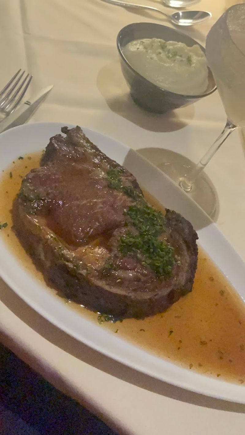 This California Steakhouse Turns Prime Rib Into A Real Art Form - Decor Hint Prime Rib Sundays Are A Weekly Tradition Worth Knowing About