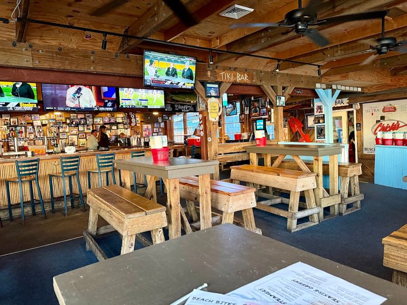 These 9 Virginia Catfish Spots Get The Crunch Right Every Time - Decor Hint Chick's Oyster Bar