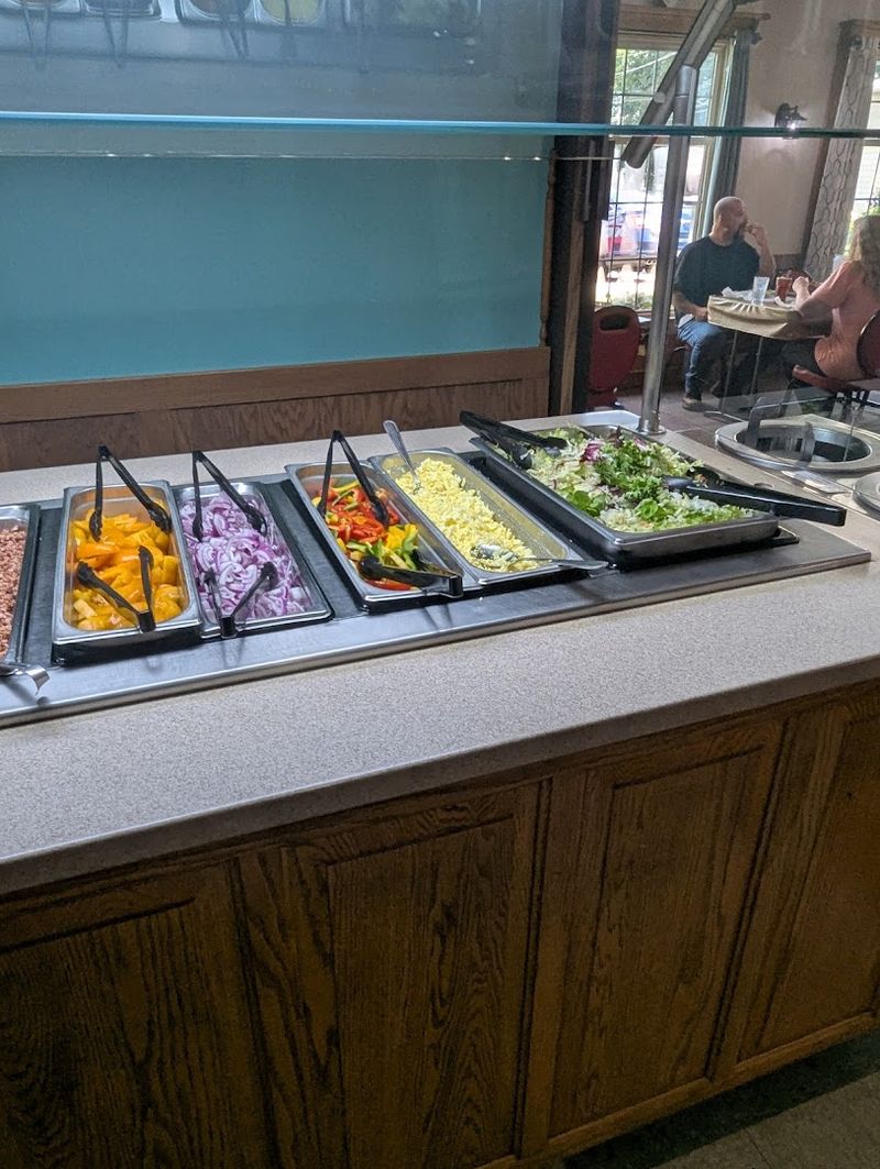 A Salad Bar That Actually Earns Its Place