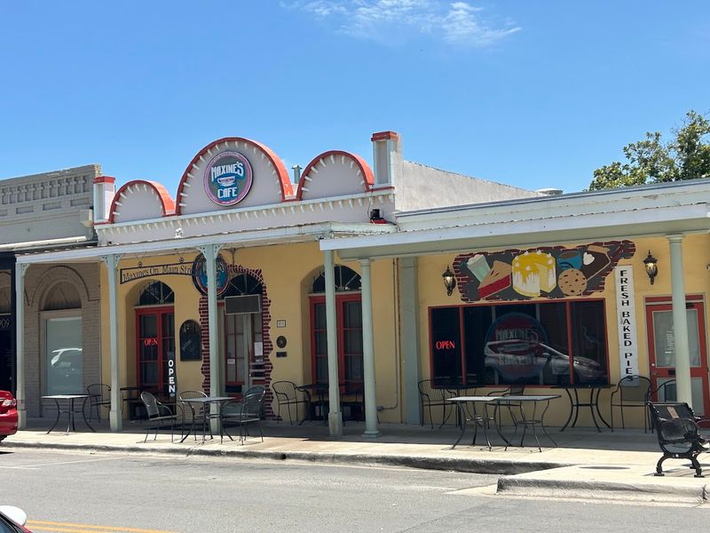 Maxine's Cafe & Bakery, Bastrop