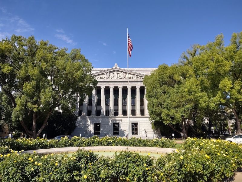 Most People Don't Know About This Stunning 40-Acre Rose Garden In California - Decor Hint The California State Capitol Museum Manages The Entire Garden
