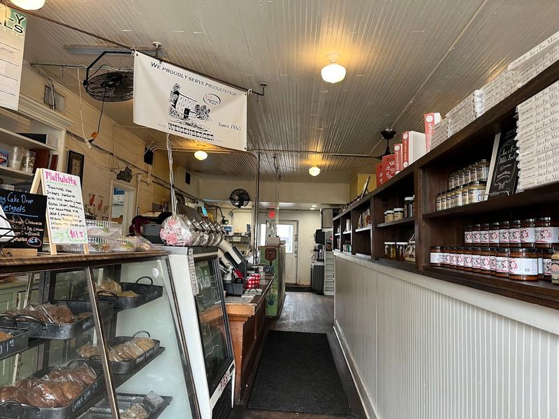 Wallace Station Deli and Bakery, Versailles