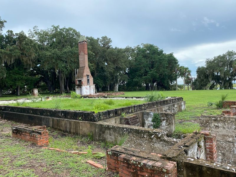 Exploring Servant Quarters and Forgotten Structures