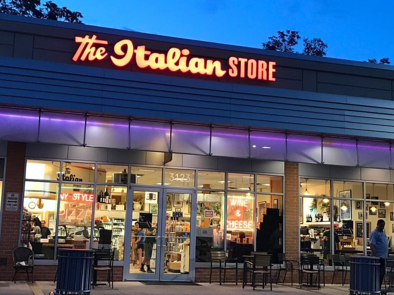 The Italian Store, Lyon Village