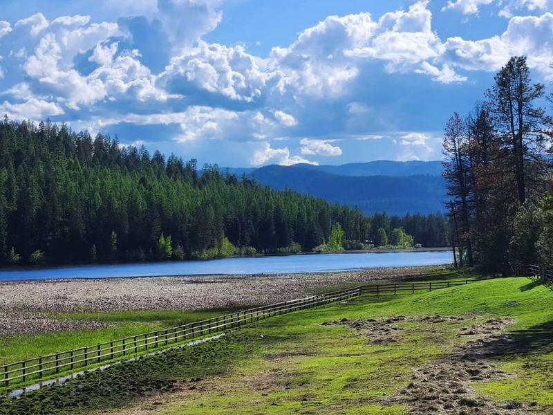 A Lakeside Setting That Changes The Whole Experience