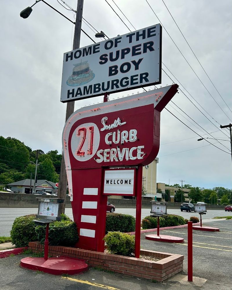 This North Carolina Drive-In Never Changed Its Famous Burger Recipe - Decor Hint Curb Service That Feels Personal