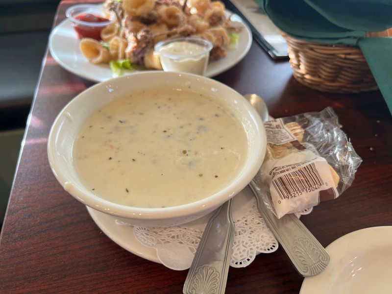 The Unassuming Seafood Restaurant In California With Incredibly Delicious Clam Chowder - Decor Hint Clam Chowder That Has Earned A Real Reputation