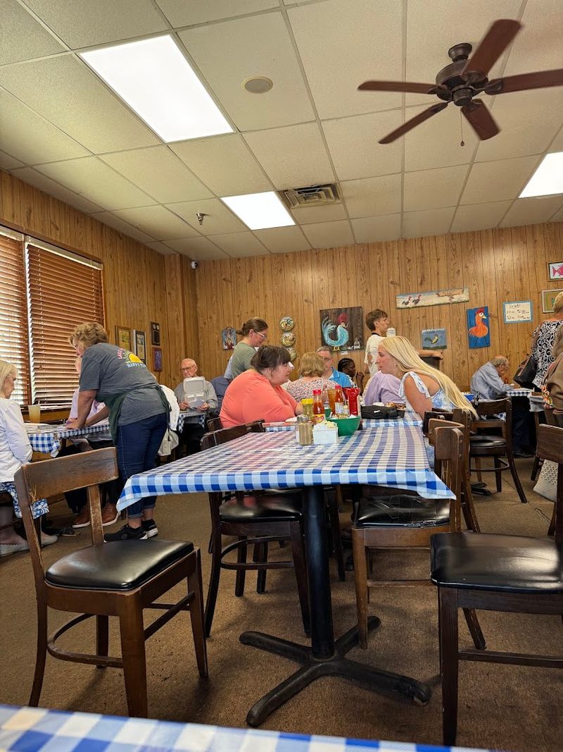 An Atmosphere That Feels Like A Real Family Kitchen