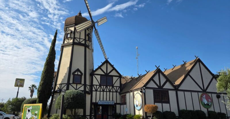 The Memorabilia-Filled Restaurant In California That Feels Like Stepping Back In Time