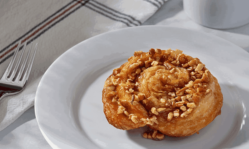 This Colorado Bakery's Cinnamon Roll Has A Cult Following - Decor Hint What The Frosting Does Differently