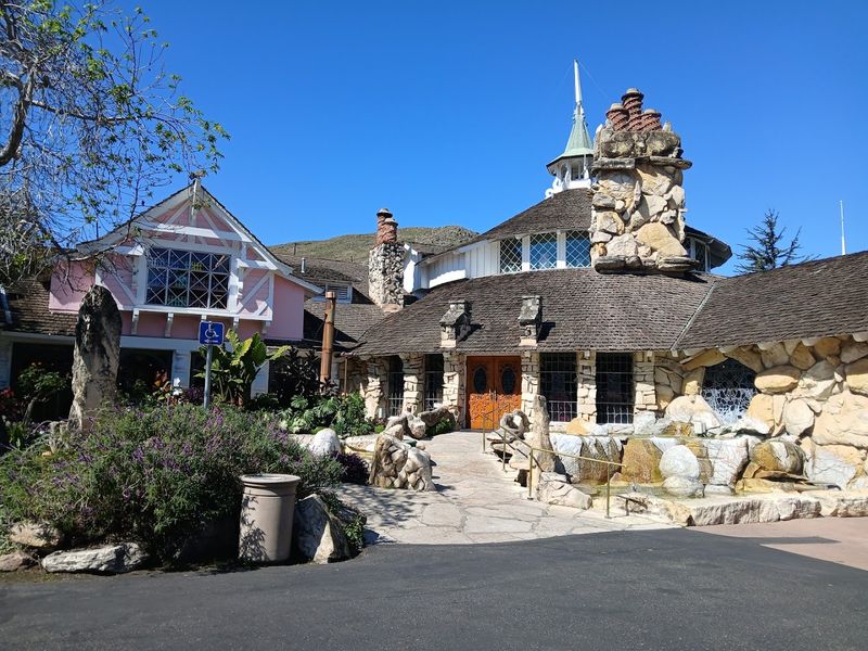 The Most Enchanting Little Cafe In California Has Portions That Will Blow You Away - Decor Hint A Landmark Location That Has Stood The Test Of Time