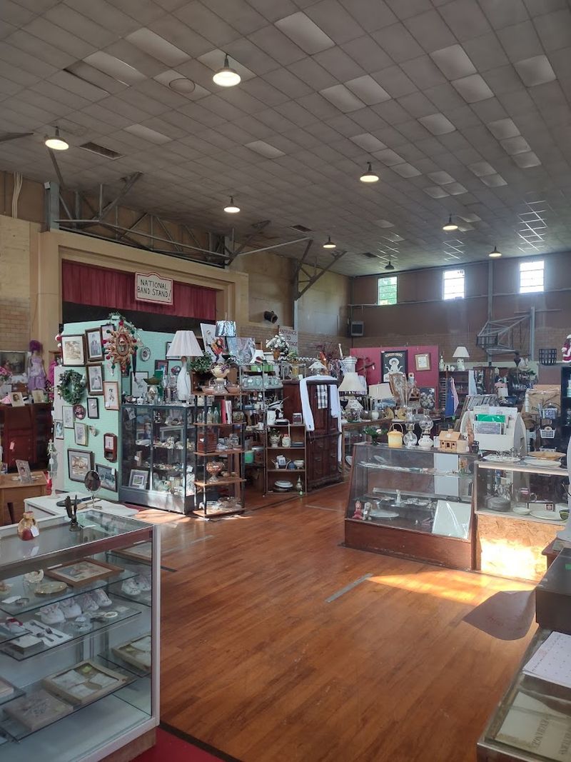 This Louisiana Antique Mall Is Worth Taking Your Time To Explore - Decor Hint A Place You Will Want To Time Just Right