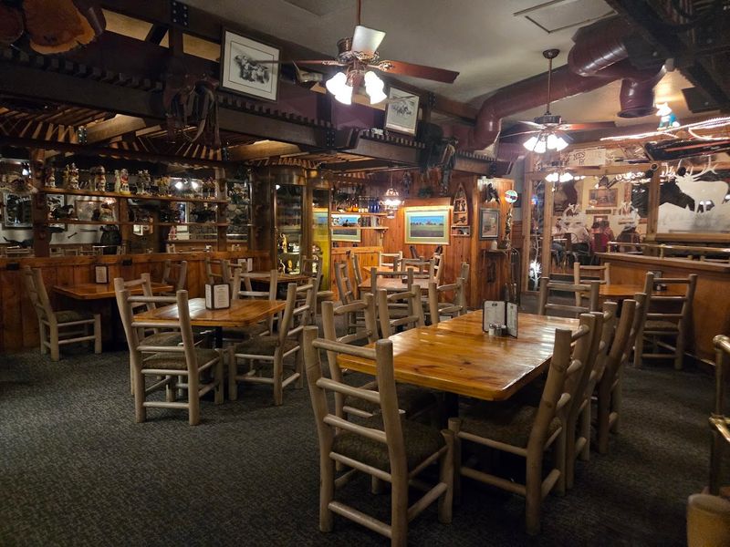 A Dining Room That Feels Like A Warm Hug