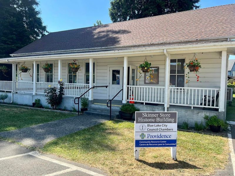 Food and Community Gathering in a Small-Town Frame