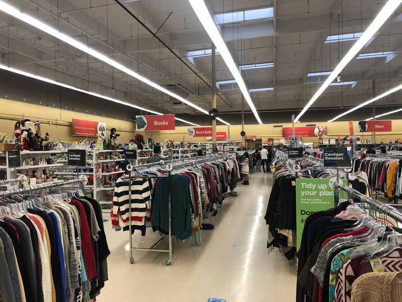 This Arcadia, California Thrift Store Adds Up To 10,000 New Items Daily And It's A Thrifter's Dream - Decor Hint Clothing Covers Every Category From Basics To Statement Pieces