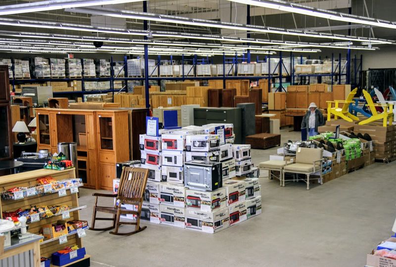 7 Great Arizona Thrift Stores Where $25 Goes A Long Way - Decor Hint Habitat For Humanity ReStore, Tempe