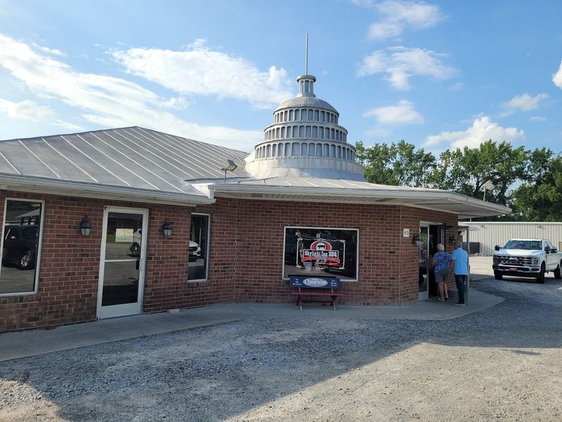 A No-Frills Building With A Strong Identity