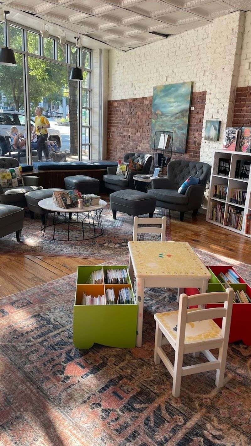 An Atmosphere That Feels Like a Living Room