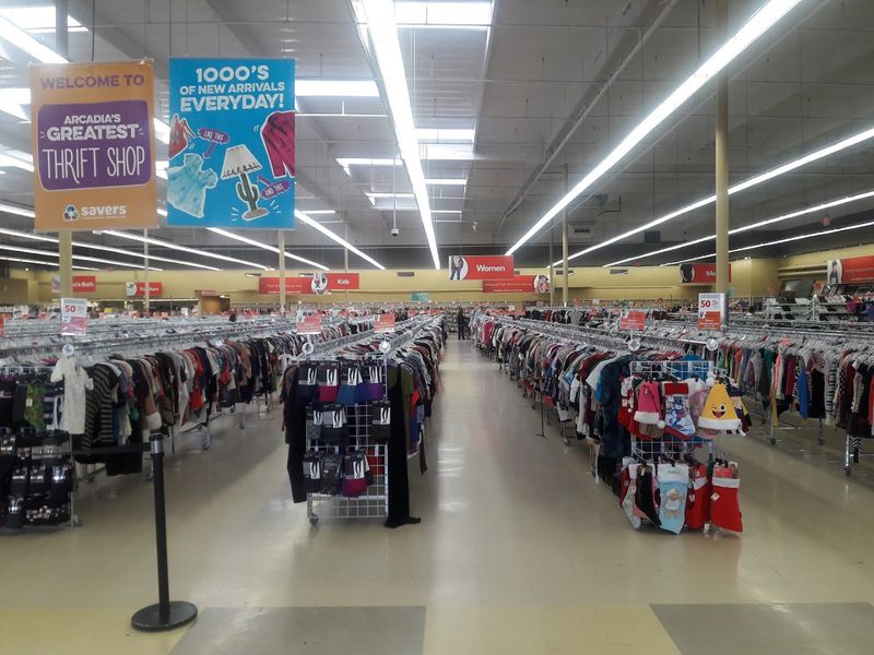 This Arcadia, California Thrift Store Adds Up To 10,000 New Items Daily And It's A Thrifter's Dream - Decor Hint Up To 10,000 New Items Hit The Floor Every Single Day