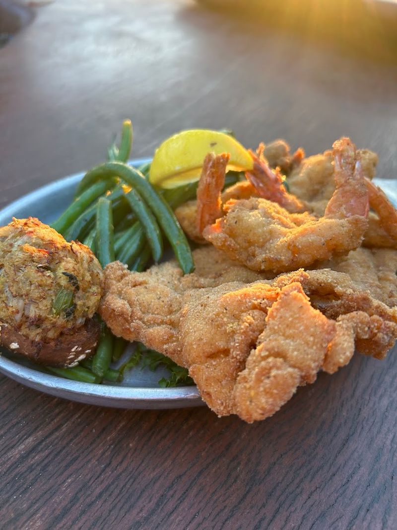 Fresh seafood that earns its reputation every night