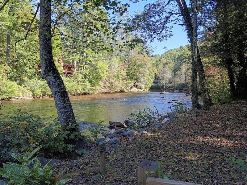 A Comfortable Stop Near Helen Without Downtown Chaos