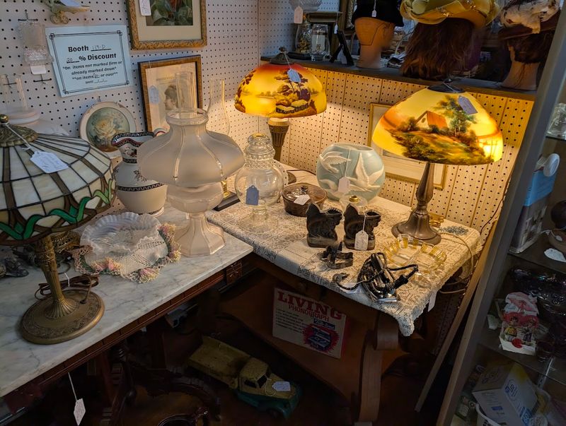 Mid-Century Modern Finds Worth Getting Excited About