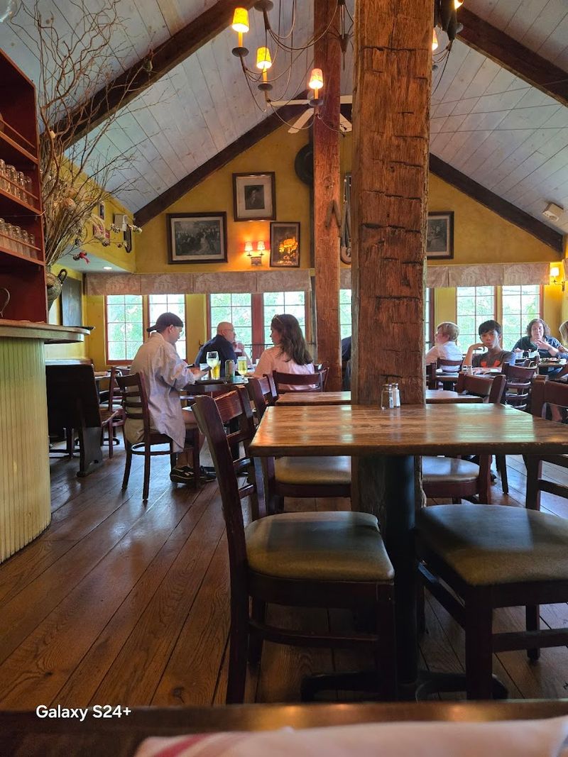 G.W. Tavern, Washington Depot