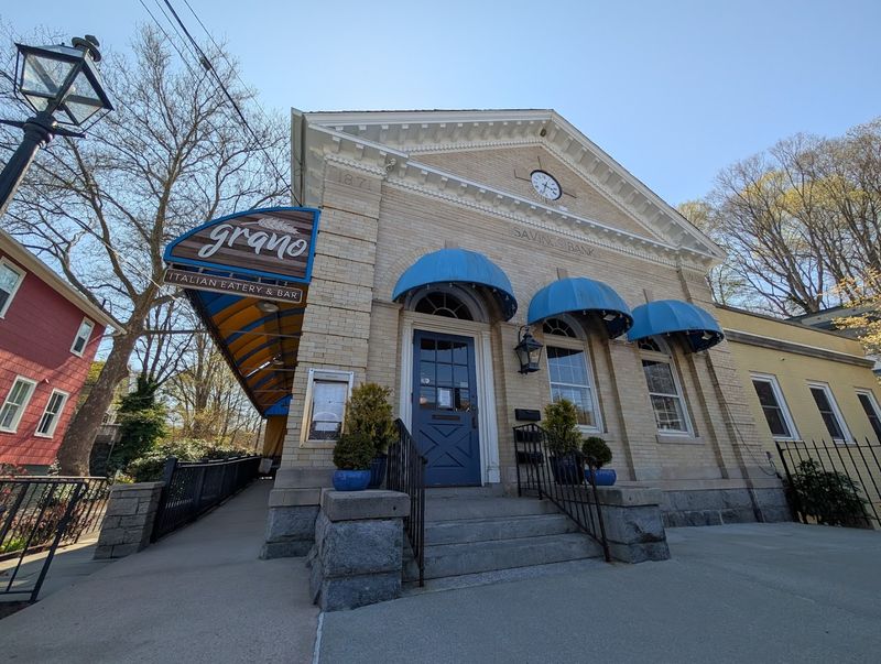 10 Connecticut Small-Town Restaurants That Are Full Of Charm - Decor Hint Grano Arso, Chester