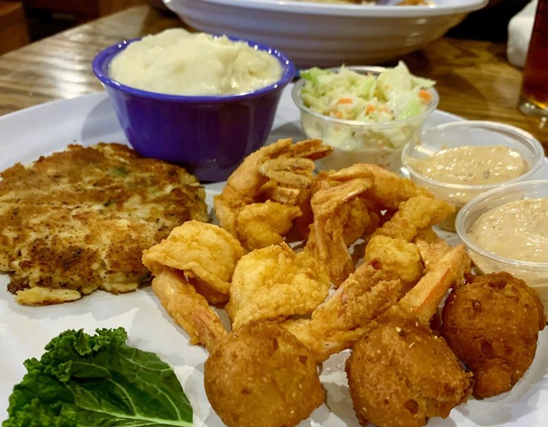 It suits both quick lunches and slower dinners